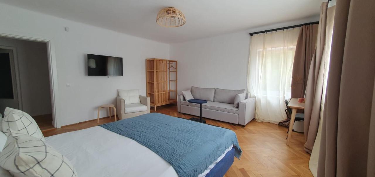 The Pines Serviced Apartments Брашов Экстерьер фото
